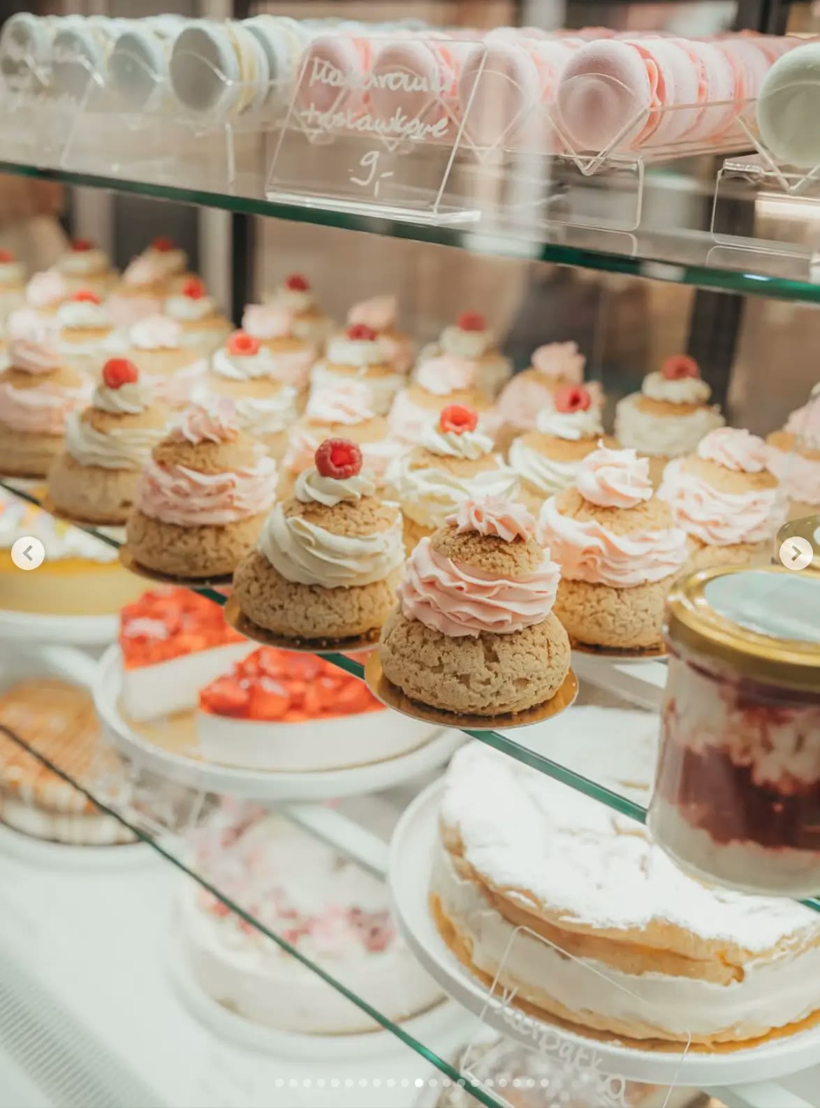 Wnętrze kawiarni Coffee & Cake by Marta Klim 8